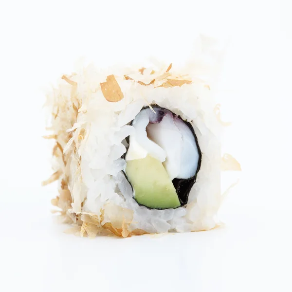 Rollos frescos de sushi japonés sobre un fondo blanco — Foto de Stock