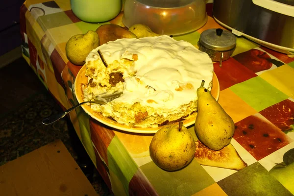 Pastel Hecho Casa Está Mesa Cocina Plato Alrededor Una Tarek —  Fotos de Stock