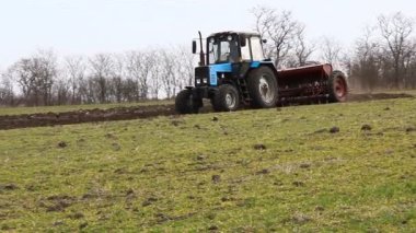 Bahar, Ukrayna gübresiyle buğday yemliyor.