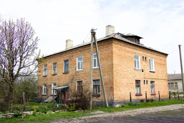 Zweistöckiges Wohnhaus Aus Ziegelsteinen Das Von Der Sowjetunion Der Region — Stockfoto