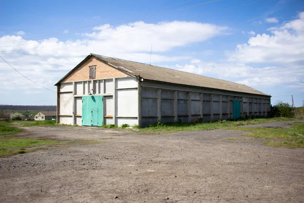 Nuevos Edificios Edificios Antiguos Hangares Almacenamiento Granos Campo Ucrania —  Fotos de Stock