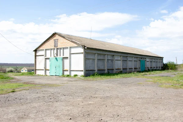 Nouveaux Bâtiments Anciens Bâtiments Hangars Stockage Céréales Dans Campagne Ukrainienne — Photo