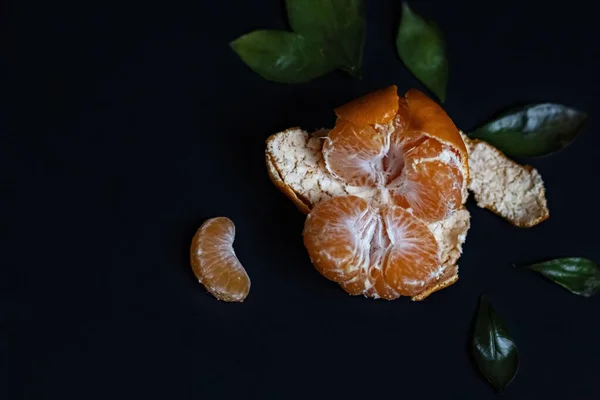 Fresh Mandarin Fruit Green Leaves Isolated Black Background — Stock Photo, Image