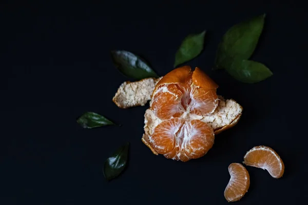 Fresh Mandarin Fruit Green Leaves Isolated Black Background — Stock Photo, Image