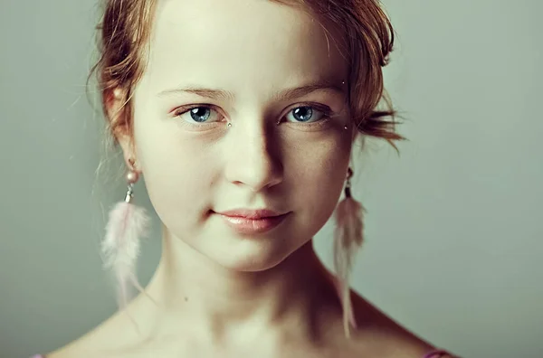 Close Portrait Young Girl Festive Makeup Party Valentine Day Earrings — Stock Photo, Image