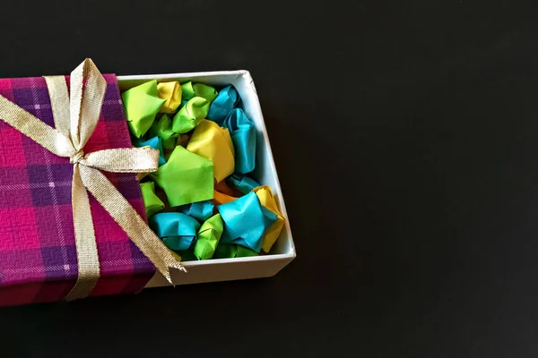 Caixa Presente Colorida Com Arco Cetim Com Estrelas Papel Origami — Fotografia de Stock