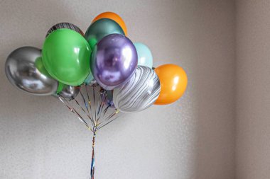 Bir demet renkli hava balonları. Parti, Tatil, Doğum Günü.