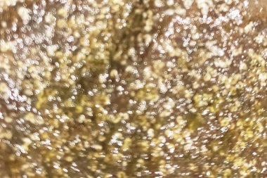 Su ve çakıl taşlarının arkaplanı.