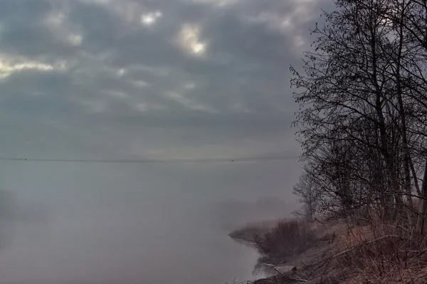 Rzeka objęte mgły — Zdjęcie stockowe