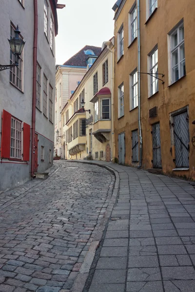 タリンの旧市街の古い路地 — ストック写真