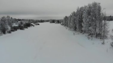 Donmuş Nehrin Üzerinde