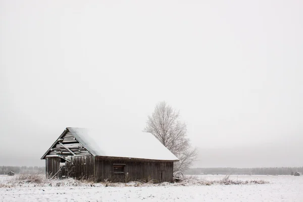 Casa do celeiro após tempestade de neve — Fotografia de Stock