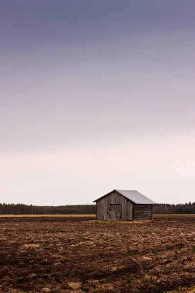 Old Barn On An Empty Field — Stock Photo, Image