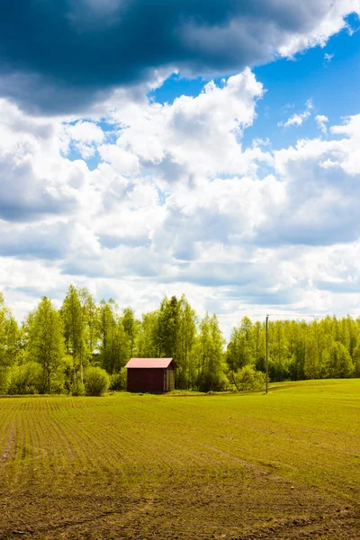 Kleiner Schuppen neben den Feldern — Stockfoto