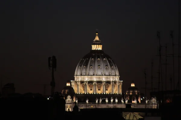 Dôme de Bramante sur la basilique Saint-Pierre - Rome — Photo