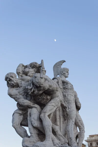 Groupe de sculpture sur le pont Ponte Vittorio Emanuele II - Rome — Photo