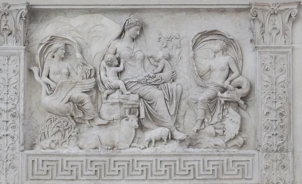 Bas-Relief Detail Ara Pacis Augustae - Rome — Stock Photo, Image