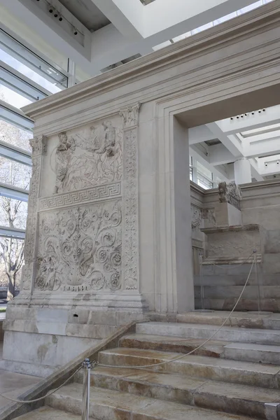 Ara Pacis Augustae-Řím — Stock fotografie