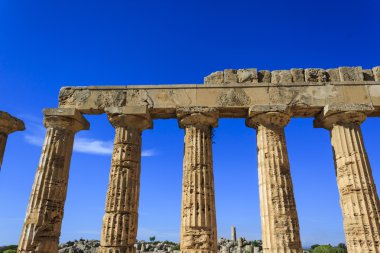 Dorik sütunlu Yunan tapınağı E Selinus Selinunte - Sicilya, İtalya