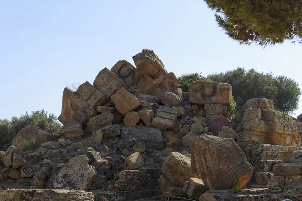 Tönkre a görög templom oszlopai - Szicília-Olaszország — Stock Fotó