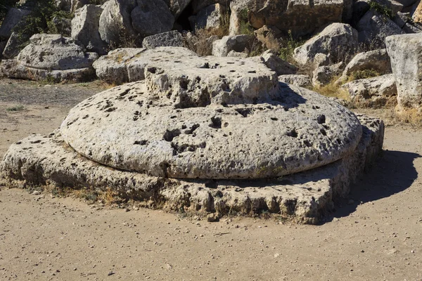 Doric Capital Ruined in Valle dei Templi - Сицилия, Италия — стоковое фото