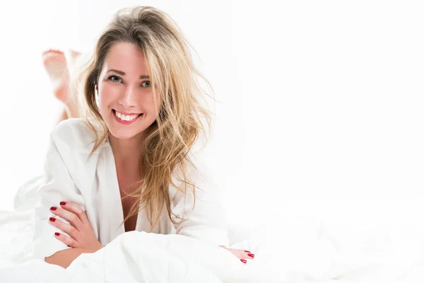 Retrato de una hermosa mujer feliz — Foto de Stock