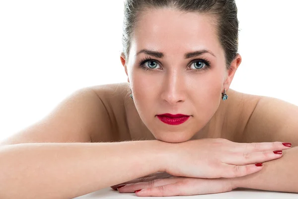 Retrato de una hermosa joven — Foto de Stock