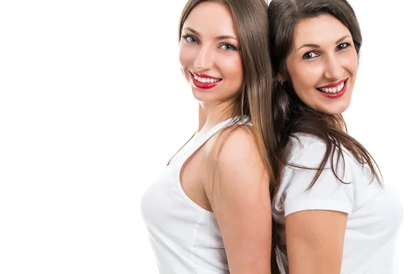 Portret van twee mooie vrouwen op een witte achtergrond — Stockfoto