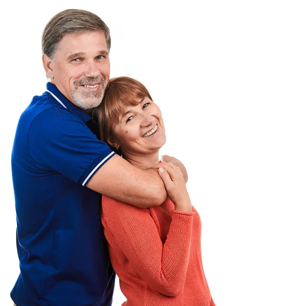 Hombre y mujer. Retrato de una hermosa pareja adulta feliz sobre un fondo blanco — Foto de Stock