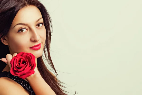 Retrato de una hermosa joven — Foto de Stock