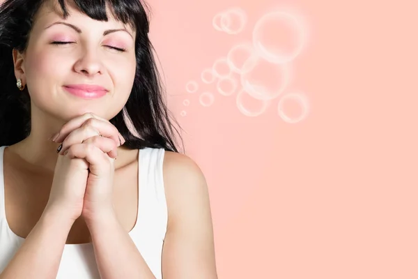 Hermosa joven feliz mujer pide un deseo . — Foto de Stock