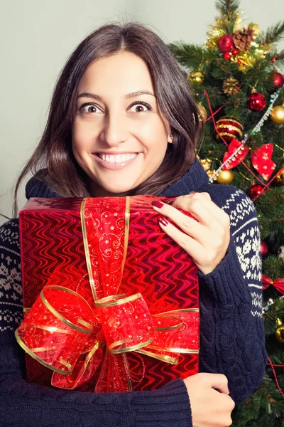 Año Nuevo. Retrato de una hermosa chica alegre . —  Fotos de Stock