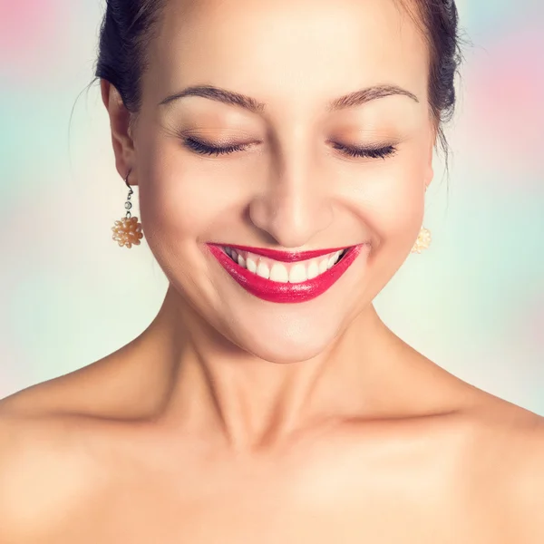 Portrait of a beautiful young happy woman. — Stock Photo, Image