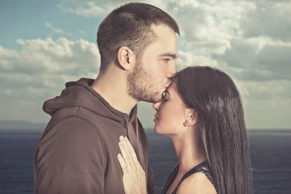 Com amor. Um par de pessoas amorosas. Homem e mulher — Fotografia de Stock