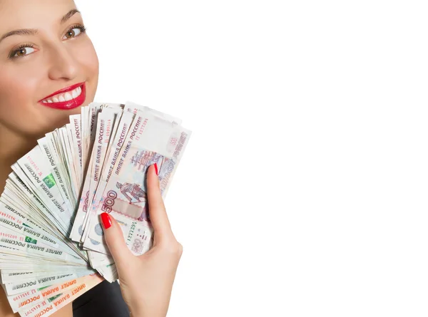 Retrato de una hermosa mujer sonriente con dinero — Foto de Stock