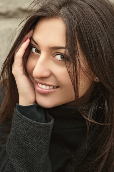 Beleza natural. Retrato de uma bela jovem . — Fotografia de Stock