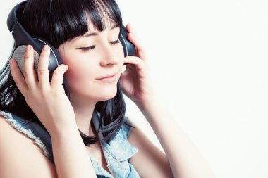 müzik kulaklık ile güzel kız.