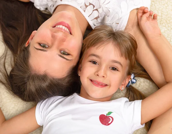 Portrait of a happy mother and daughter. — Stock Photo, Image