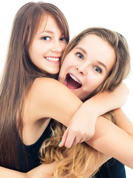 Amizade feminina. Retrato de duas belas meninas sorridentes . — Fotografia de Stock