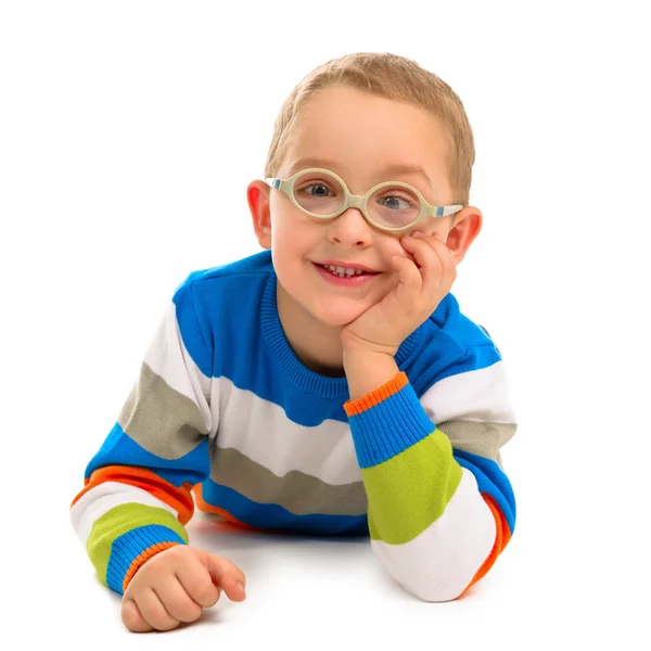 Retrato de lindo niño sonriente con gafas sobre un fondo blanco Fotos De Stock