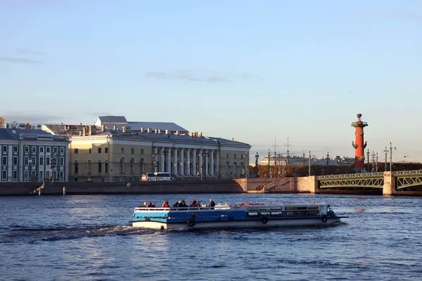 Petersburg Russia November 2020 Pleasure Boat Tourists Neva River Palace — Stock Photo, Image