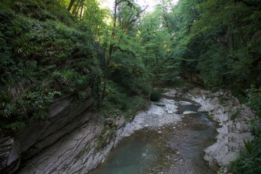 Rusya 'nın Soçi yakınlarındaki Psou Nehri' nin taş ocağı.