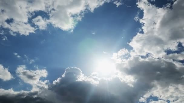 Céu azul com nuvens 4k — Vídeo de Stock