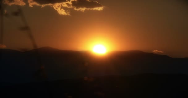 Solnedgång över berget 4k — Stockvideo