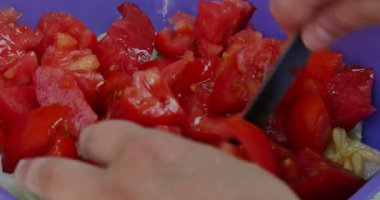 4 k'dan fazla salatası yapmak