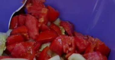 4 k'dan fazla salatası yapmak