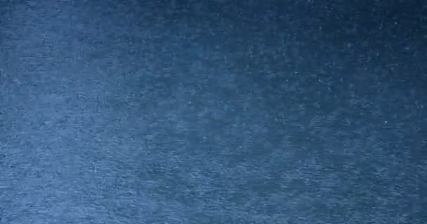 Gotas en la piscina de lluvia 4k — Vídeo de stock