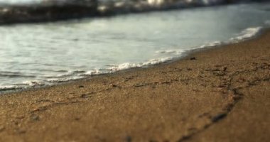 Sunset bulvarında bir sakin ve huzurlu deniz 4k