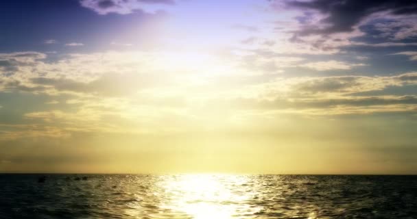 Zachód słońca na cichej i spokojnej morza 4k — Wideo stockowe