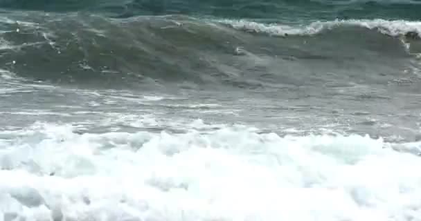 Belas ondas na praia 4k — Vídeo de Stock